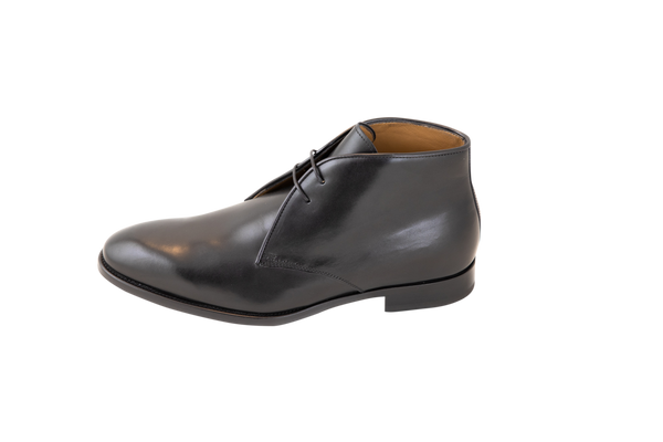 The Anil Chukka leather boot is a classic, plain toe design and made in Italy. This style of shoe is crafted with a Blake stitched leather sole construction and internal leather lining. 