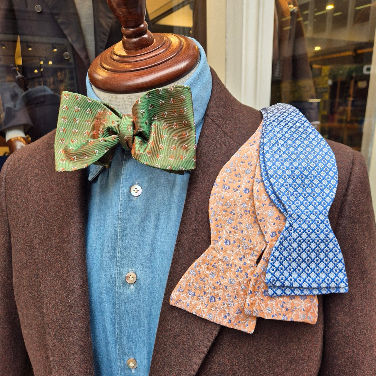 Baia Green silk bow tie