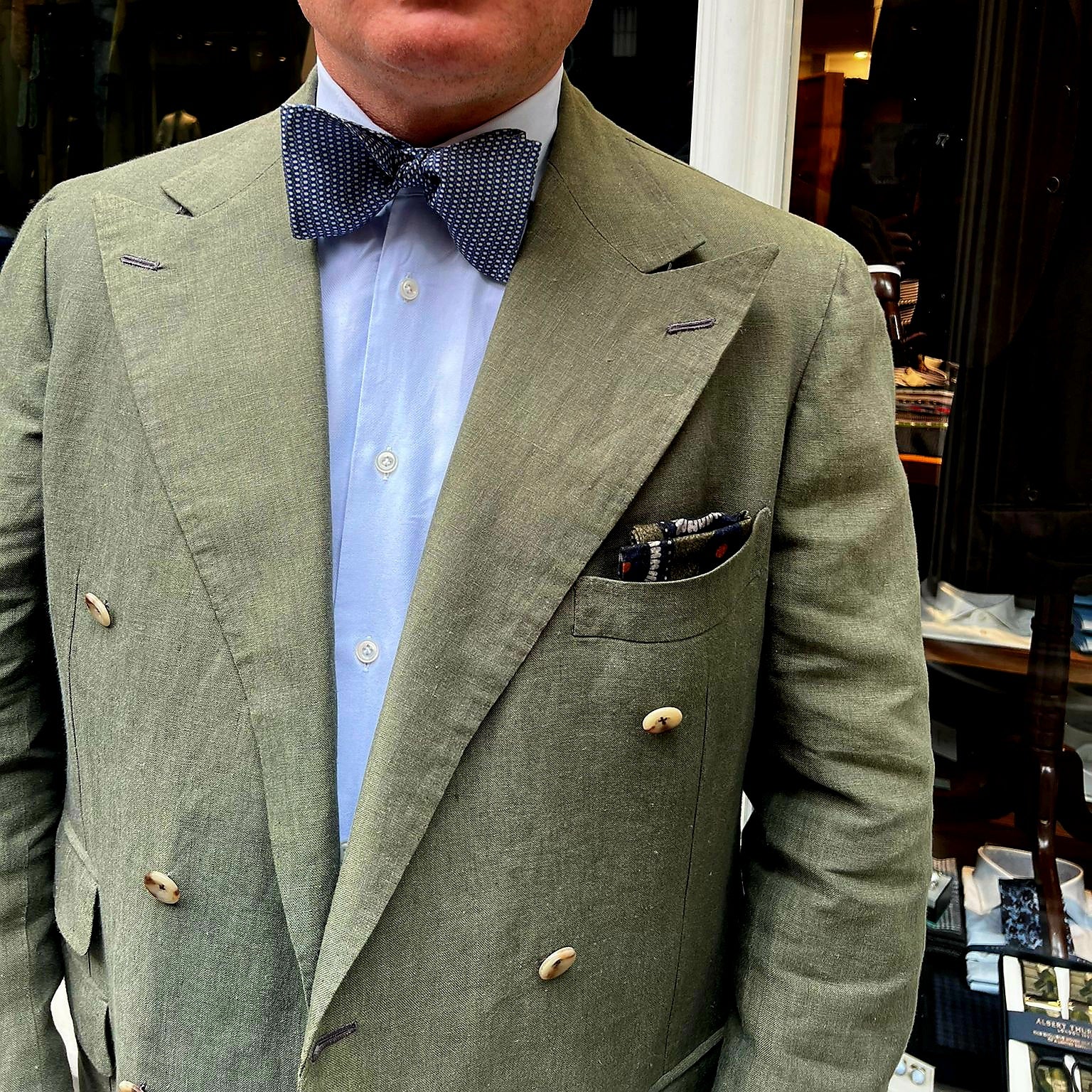 Como blue and white chain link silk bow tie