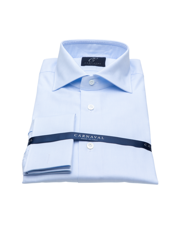 Perfect to match with blazers, suits and a Càrnaval tie. Our men's shirts are made in Italy, and feature handmade collars, armholes as well as button and gussett attachments. 