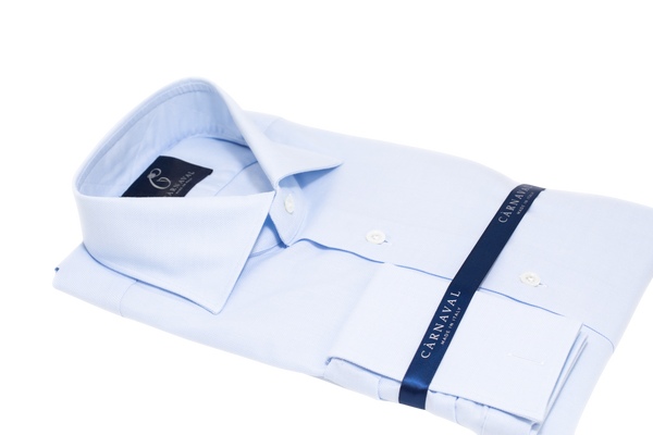 Perfect to match with blazers, suits and a Càrnaval tie. Our men's shirts are made in Italy, and feature handmade collars, armholes as well as button and gussett attachments. 